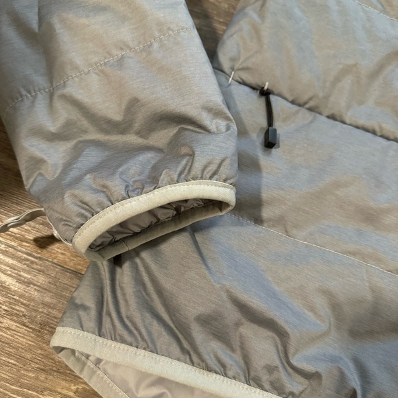 The North Face lightweight jacket for warmth - Picture 7 of 12